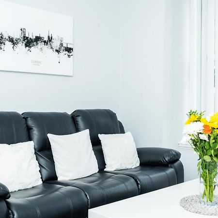Central Serviced Apartments - 2 Bedroom - Ground Floor - Monthly & Weekly Bookings Welcome - Free Street Parking - 2 Double Beds - Wifi - Smart Tvs In Rooms - Fully Equipped - Heating 24-7 - Contractor & Short Stay Favourite Dundee Exteriér fotografie