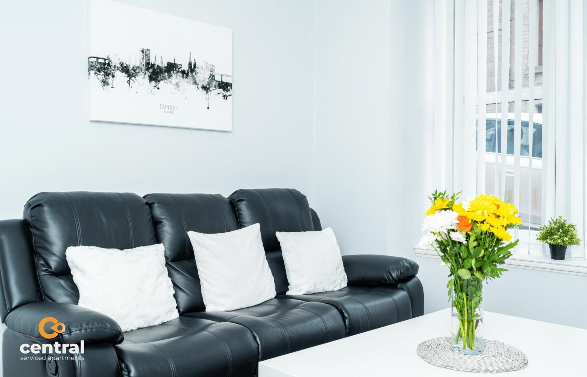 Central Serviced Apartments - 2 Bedroom - Ground Floor - Monthly & Weekly Bookings Welcome - Free Street Parking - 2 Double Beds - Wifi - Smart Tvs In Rooms - Fully Equipped - Heating 24-7 - Contractor & Short Stay Favourite Dundee Exteriér fotografie