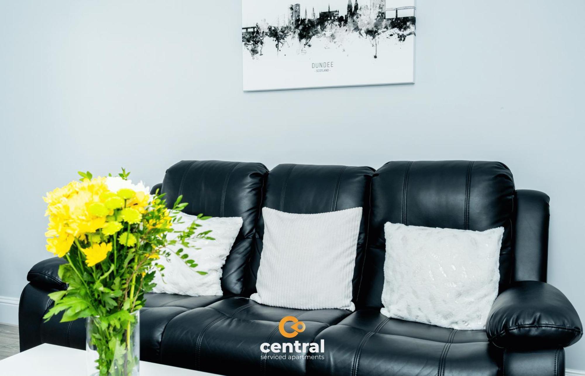 Central Serviced Apartments - 2 Bedroom - Ground Floor - Monthly & Weekly Bookings Welcome - Free Street Parking - 2 Double Beds - Wifi - Smart Tvs In Rooms - Fully Equipped - Heating 24-7 - Contractor & Short Stay Favourite Dundee Exteriér fotografie