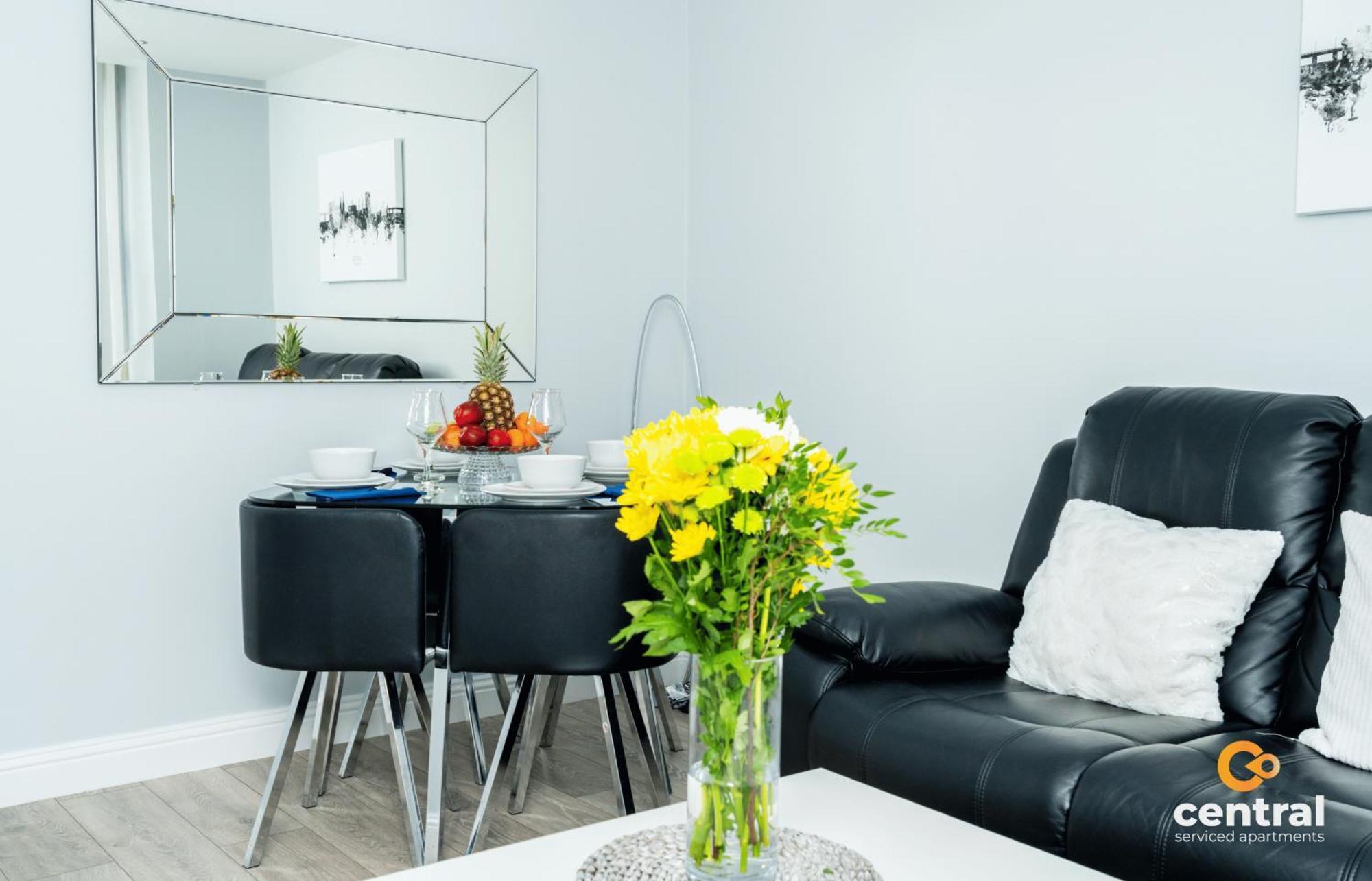 Central Serviced Apartments - 2 Bedroom - Ground Floor - Monthly & Weekly Bookings Welcome - Free Street Parking - 2 Double Beds - Wifi - Smart Tvs In Rooms - Fully Equipped - Heating 24-7 - Contractor & Short Stay Favourite Dundee Exteriér fotografie