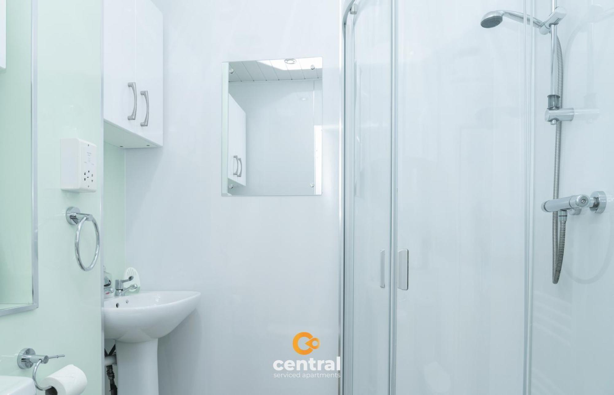 Central Serviced Apartments - 2 Bedroom - Ground Floor - Monthly & Weekly Bookings Welcome - Free Street Parking - 2 Double Beds - Wifi - Smart Tvs In Rooms - Fully Equipped - Heating 24-7 - Contractor & Short Stay Favourite Dundee Exteriér fotografie