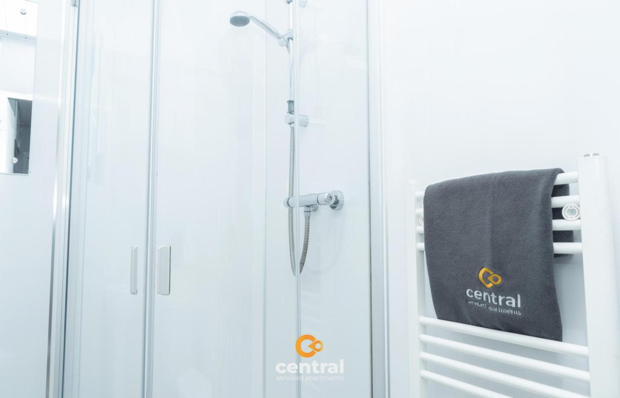 Central Serviced Apartments - 2 Bedroom - Ground Floor - Monthly & Weekly Bookings Welcome - Free Street Parking - 2 Double Beds - Wifi - Smart Tvs In Rooms - Fully Equipped - Heating 24-7 - Contractor & Short Stay Favourite Dundee Exteriér fotografie