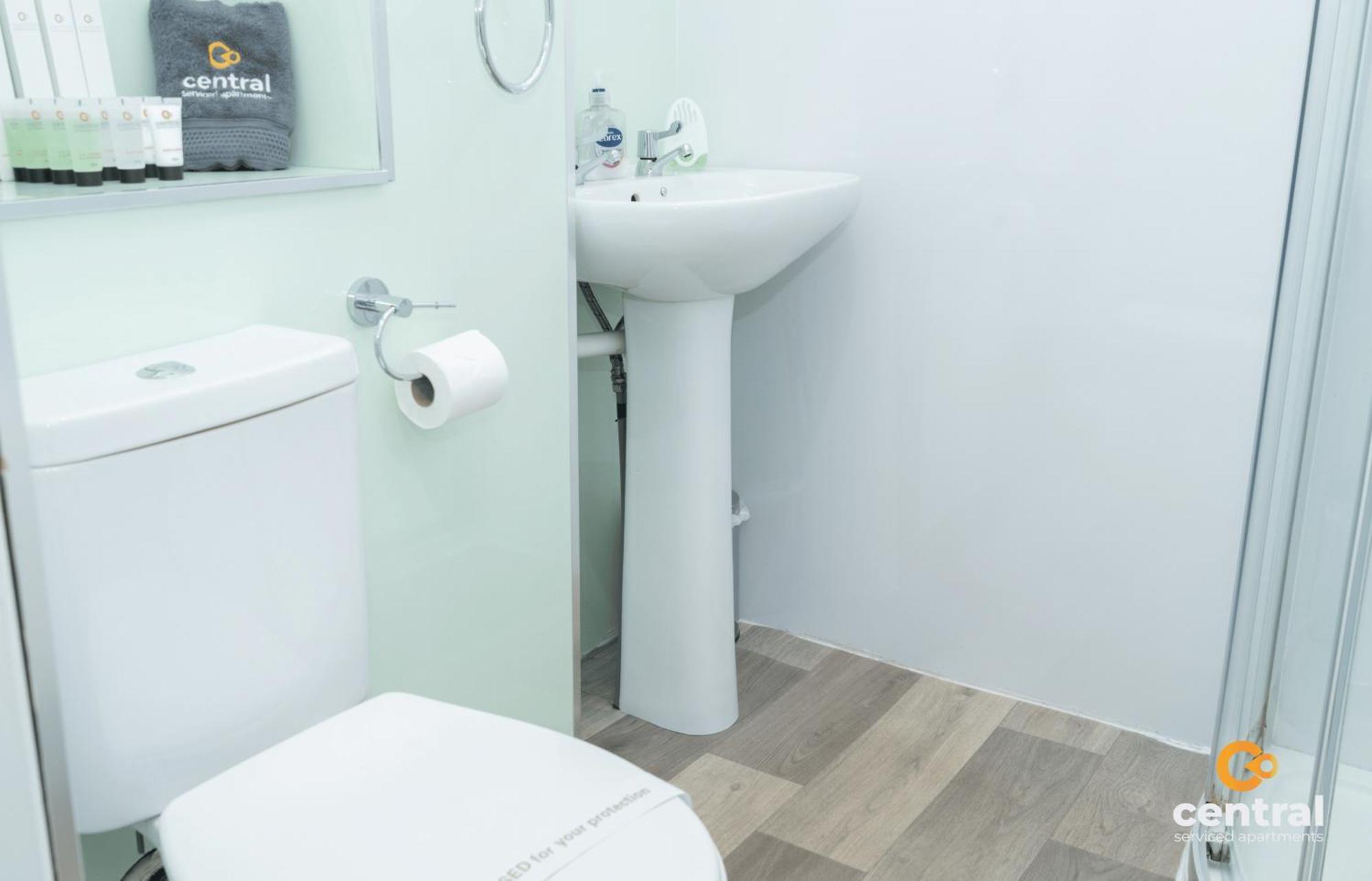 Central Serviced Apartments - 2 Bedroom - Ground Floor - Monthly & Weekly Bookings Welcome - Free Street Parking - 2 Double Beds - Wifi - Smart Tvs In Rooms - Fully Equipped - Heating 24-7 - Contractor & Short Stay Favourite Dundee Exteriér fotografie