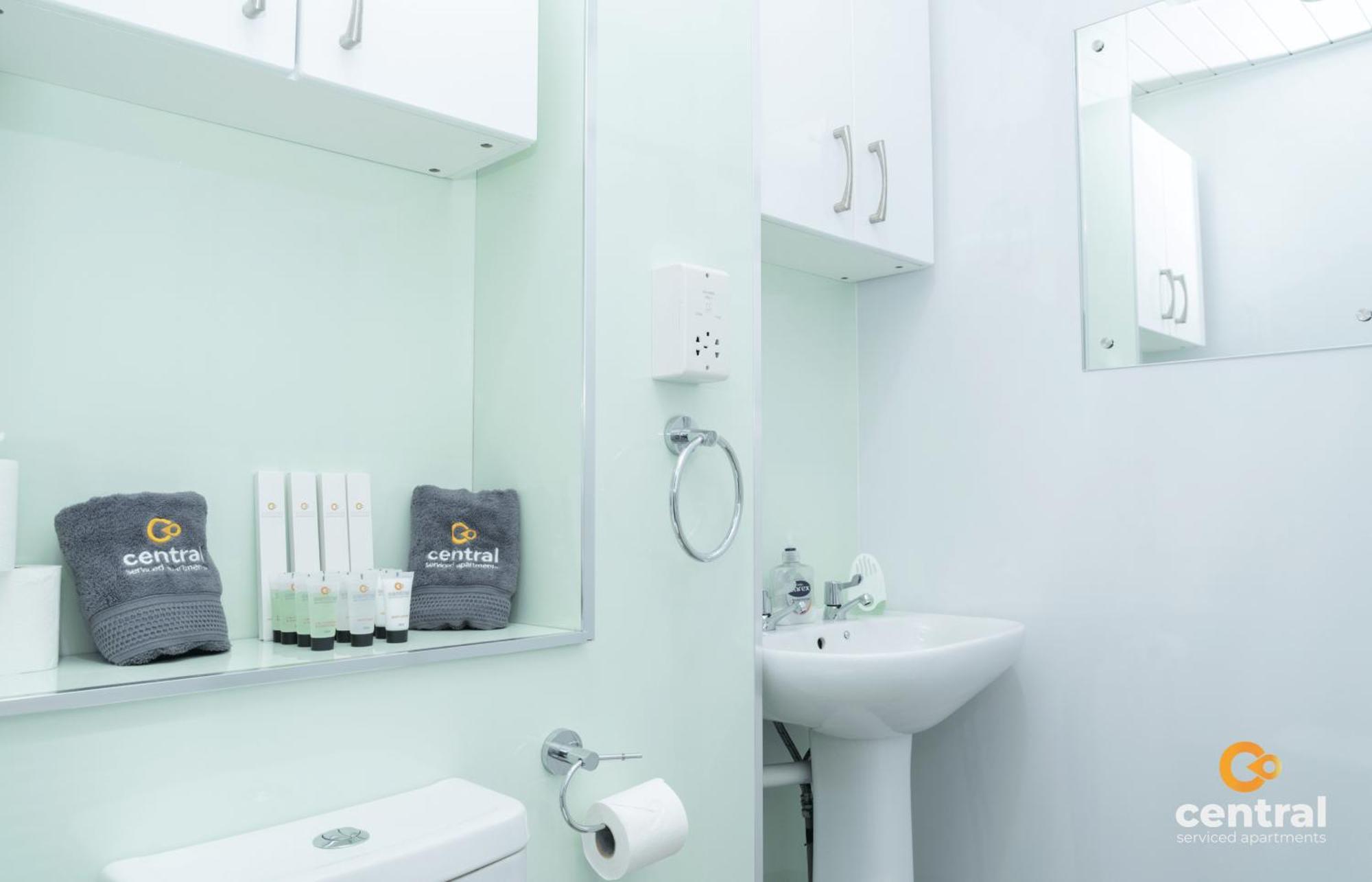 Central Serviced Apartments - 2 Bedroom - Ground Floor - Monthly & Weekly Bookings Welcome - Free Street Parking - 2 Double Beds - Wifi - Smart Tvs In Rooms - Fully Equipped - Heating 24-7 - Contractor & Short Stay Favourite Dundee Exteriér fotografie